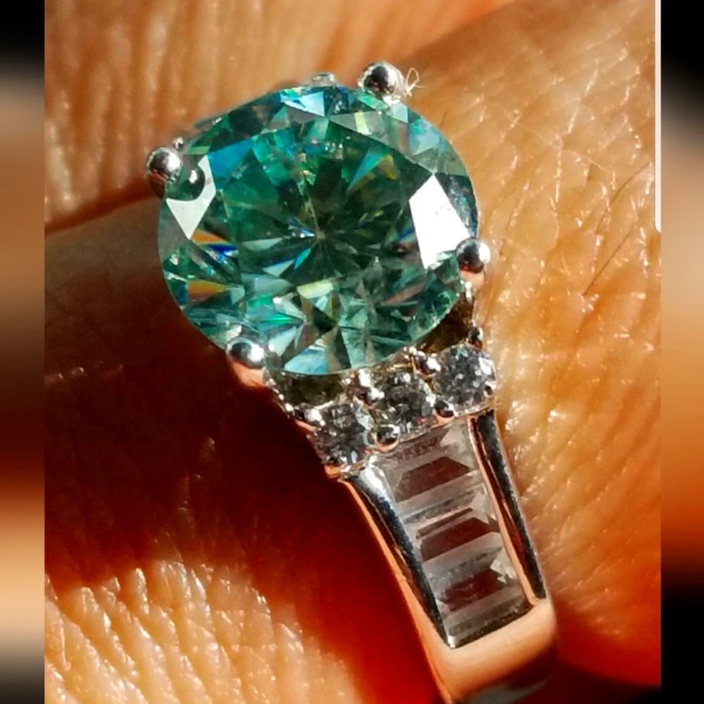925 sterling silver 2.5 carat green color changing moissanite baguette ring - Picture 3 of 14